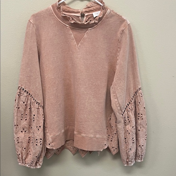 Fate Tops - FATE Pink Puff Sleeve Eyelet Top SzL